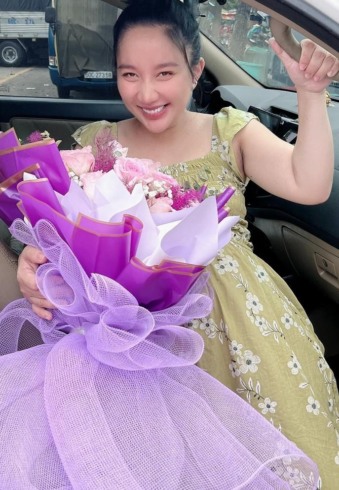 BTV Hoài Anh, Lệ Quyên sành điệu với thời trang hàng hiệu - Hình 11 BTV Hoai Anh, Le Quyen sanh dieu voi thoi trang hang hieu-Hinh-11