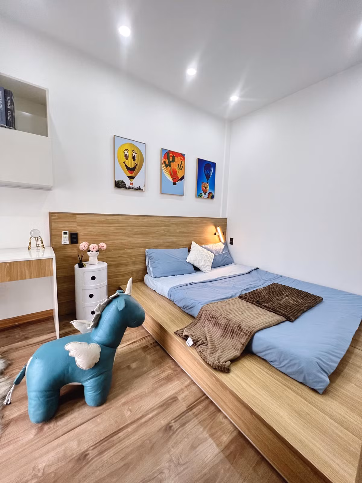 Nha ong trong hem bien thanh 