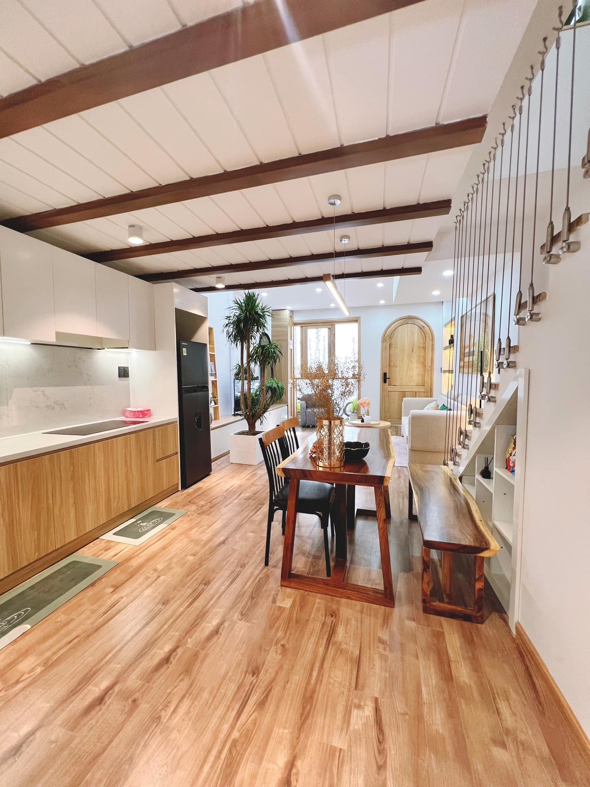 Nha ong trong hem bien thanh 