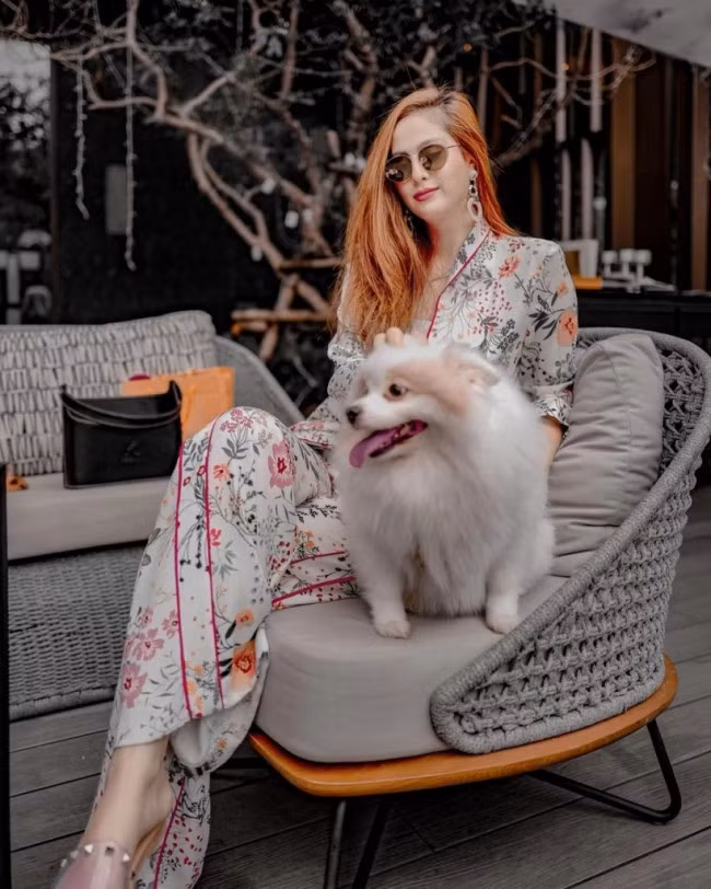 Dien vien noi tieng bi to bat giup viec an chung dia voi cho-Hinh-4