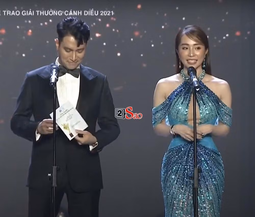 Những khung hình nói không với chỉnh sửa về nữ diễn viên.