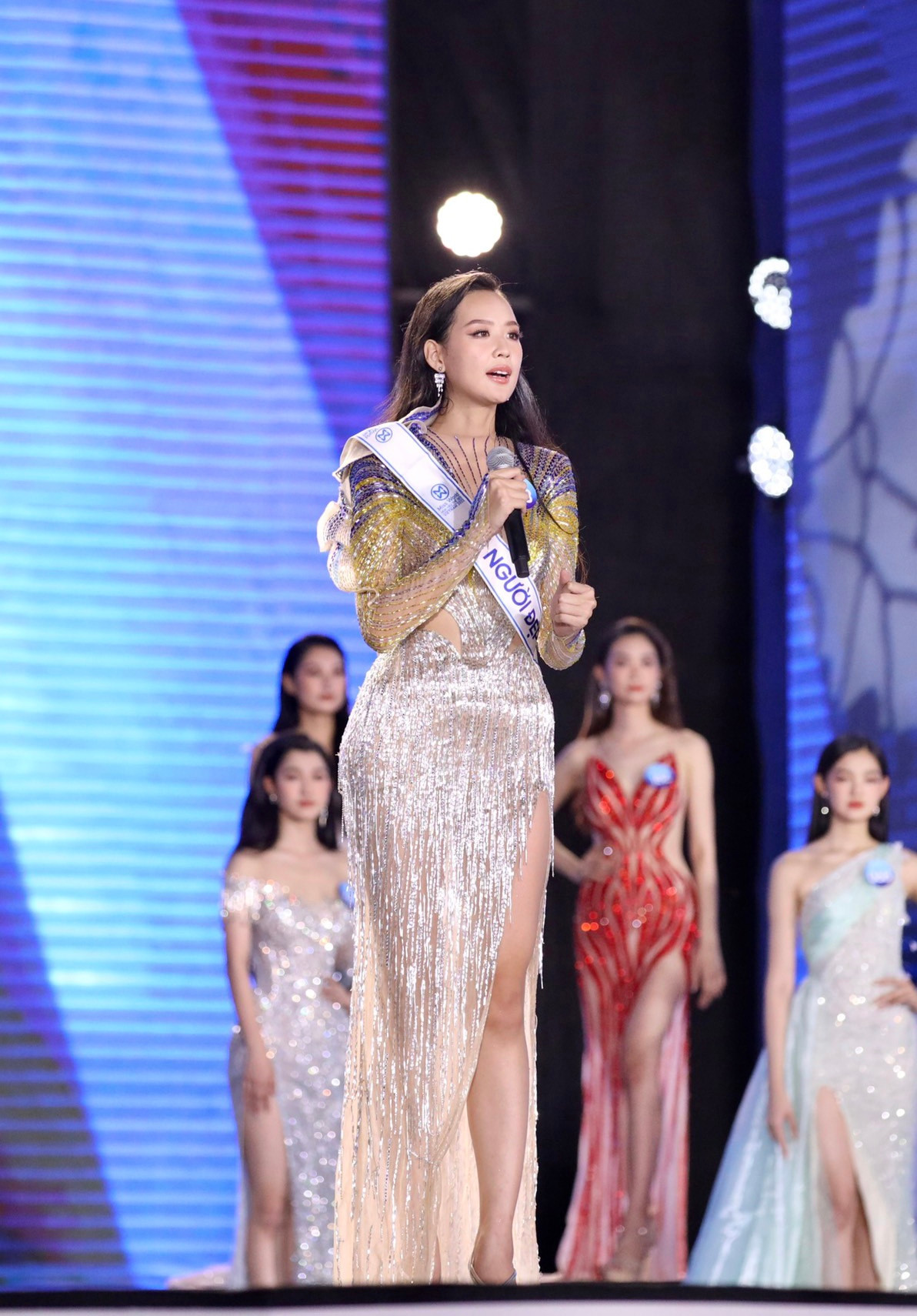 Ở phần ứng xử của top 5, Bảo Ngọc được hỏi về vấn nạn bắt nạt trực tuyến. Cô bày tỏ: "Tôi từng nghe câu chuyện một nữ ca sĩ trẻ Hàn Quốc tự vẫn sau khi trở thành nạn nhân bị bắt nạt trực tuyến. Những người chỉ trích cô ấy chỉ hối hận khi chuyện đó xảy ra. Nhưng lời đã nói ra thì không thể nào rút lại. Xin hãy nhớ phía bên kia màn hình là một con người. Hãy cân nhắc bởi mỗi lời nói ra đều mang sức nặng, có thể trở thành vũ khí".