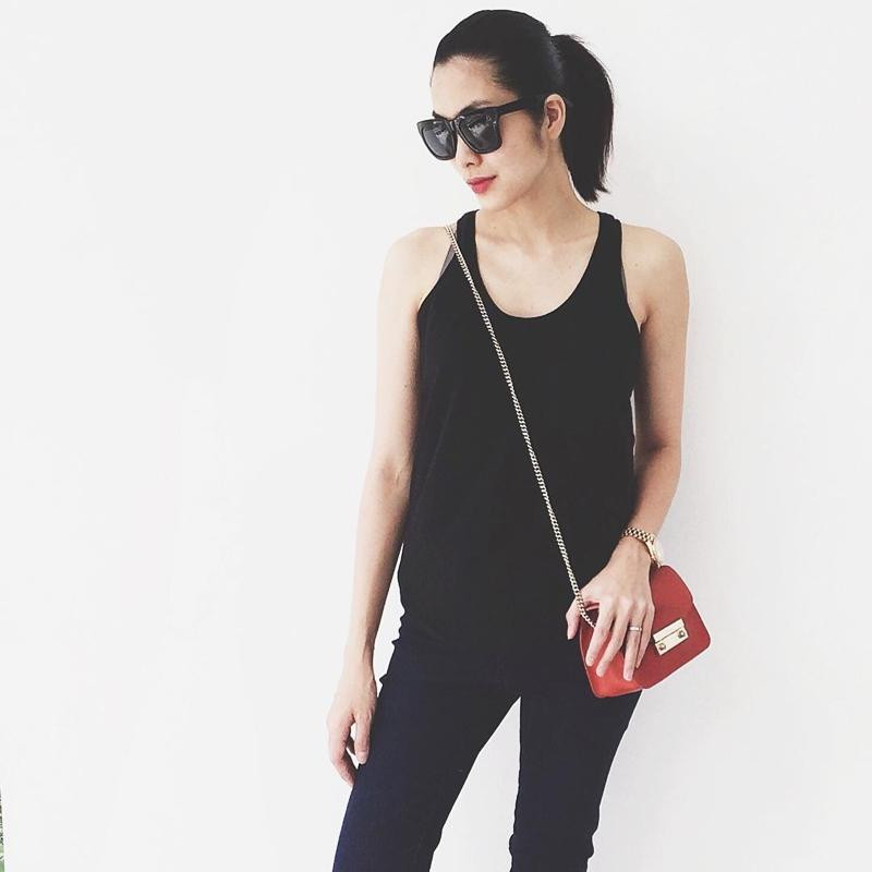 iện bộ cách sắc đen toàn tập đã khéo léo che đi bụng bầu đang dần nhô lên, Tăng Thanh Hà thoải mái khoe street style sành điệu mà không cần bất kỳ phụ kiện nào “che chắn” vòng 2.