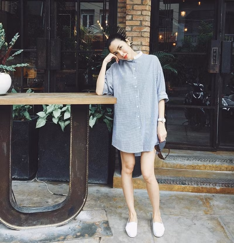 Đầm suông với phom dáng ngoại cỡ cũng là “bảo bối” giúp nàng “ngọc nữ” tự tin khoe thân hình thon thả trong suốt thai kỳ.