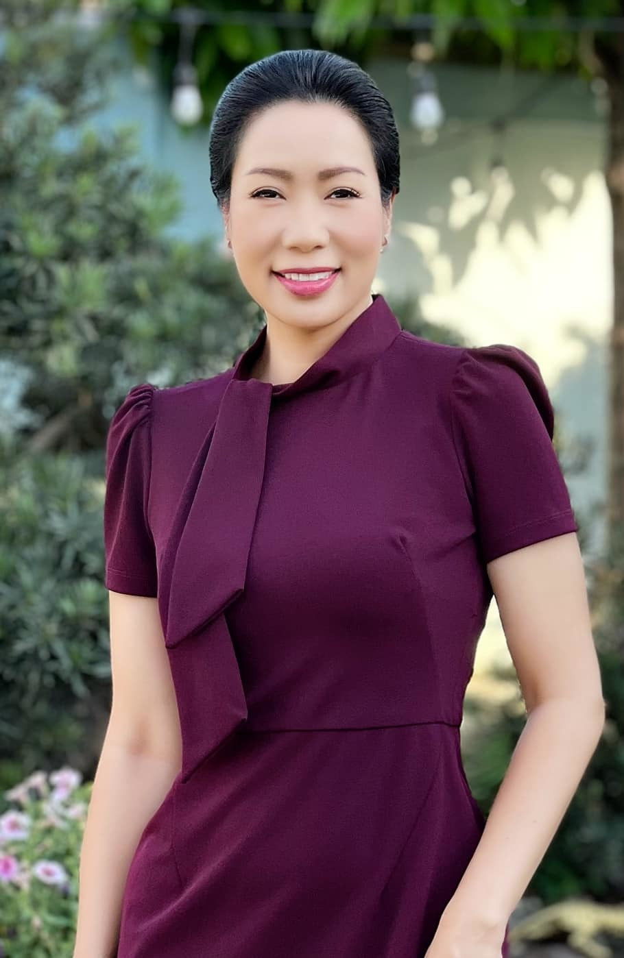 Trịnh Kim Chi đẹp rạng rỡ hậu ồn ào với Thương Tín.