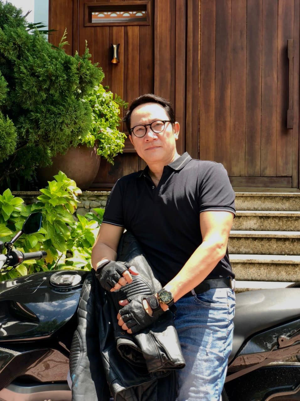 NSƯT Hoàng Hải cơ bắp tuổi 54, Phương Oanh khoe vẻ nữ tính - Hình 3 NSUT Hoang Hai co bap tuoi 54, Phuong Oanh khoe ve nu tinh-Hinh-3