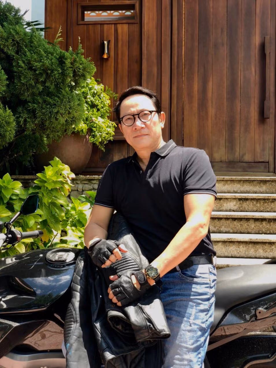 NSƯT Hoàng Hải cơ bắp tuổi 54, Phương Oanh khoe vẻ nữ tính - Hình 3 NSUT Hoang Hai co bap tuoi 54, Phuong Oanh khoe ve nu tinh-Hinh-3