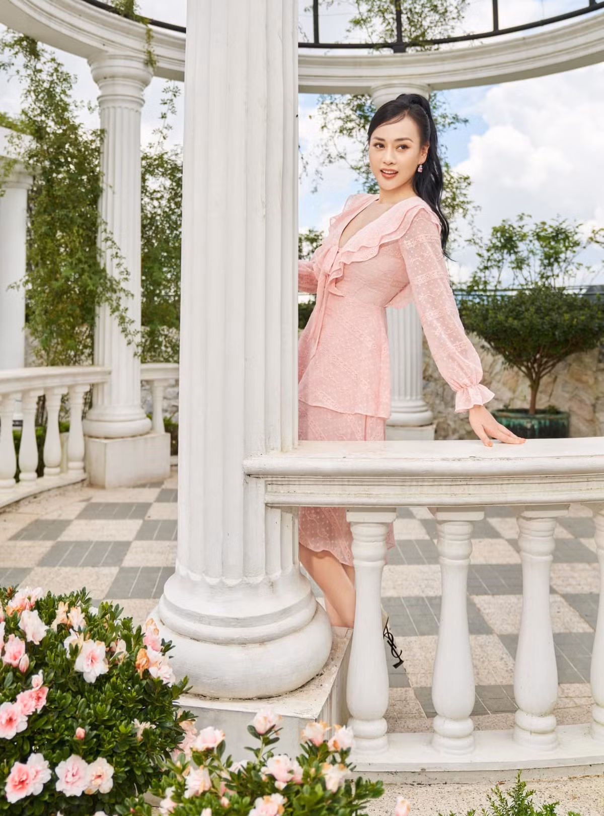 NSƯT Hoàng Hải cơ bắp tuổi 54, Phương Oanh khoe vẻ nữ tính - Hình 2 NSUT Hoang Hai co bap tuoi 54, Phuong Oanh khoe ve nu tinh-Hinh-2