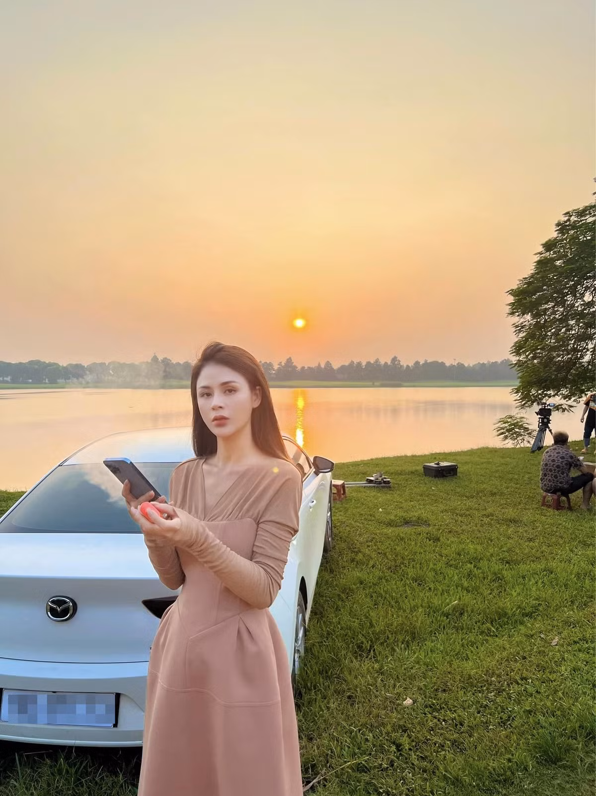 NSƯT Hoàng Hải cơ bắp tuổi 54, Phương Oanh khoe vẻ nữ tính - Hình 9 NSUT Hoang Hai co bap tuoi 54, Phuong Oanh khoe ve nu tinh-Hinh-9