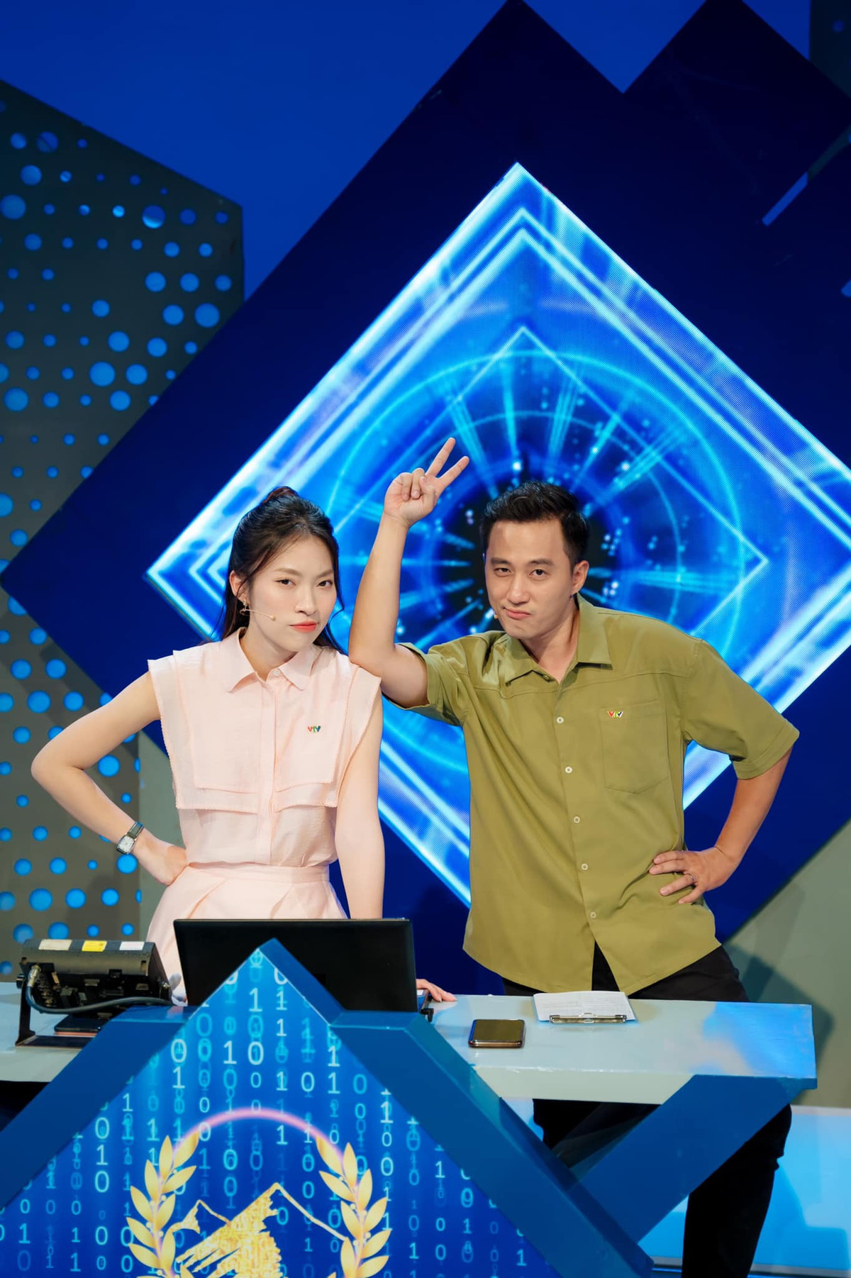 NSƯT Hoàng Hải cơ bắp tuổi 54, Phương Oanh khoe vẻ nữ tính - Hình 4 NSUT Hoang Hai co bap tuoi 54, Phuong Oanh khoe ve nu tinh-Hinh-4