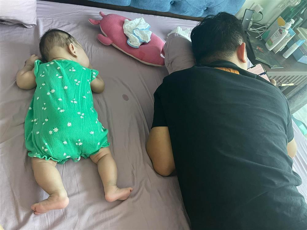 é Vừng được nhận xét rất giống ông bố doanh nhân.