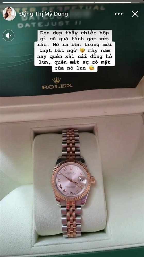 Được biết, đồng hồ có thiết kế truyền thống của Rolex có giá trị hàng trăm triệu đồng.