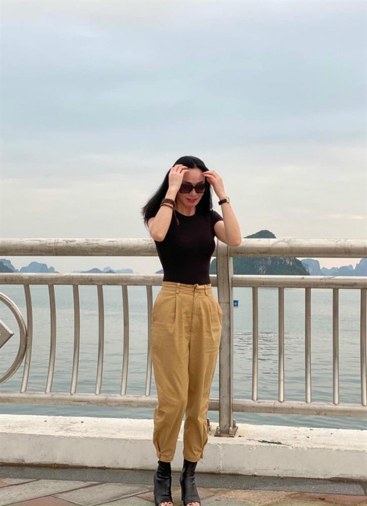 ô cũng thường xuyên lên đồ hack tuổi.