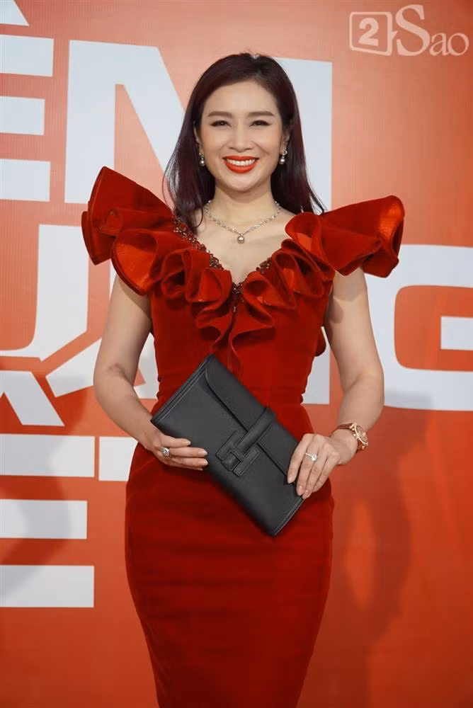 Hoa khôi Thể thao Thu Hương khoe sắc vóc tuổi trung niên.