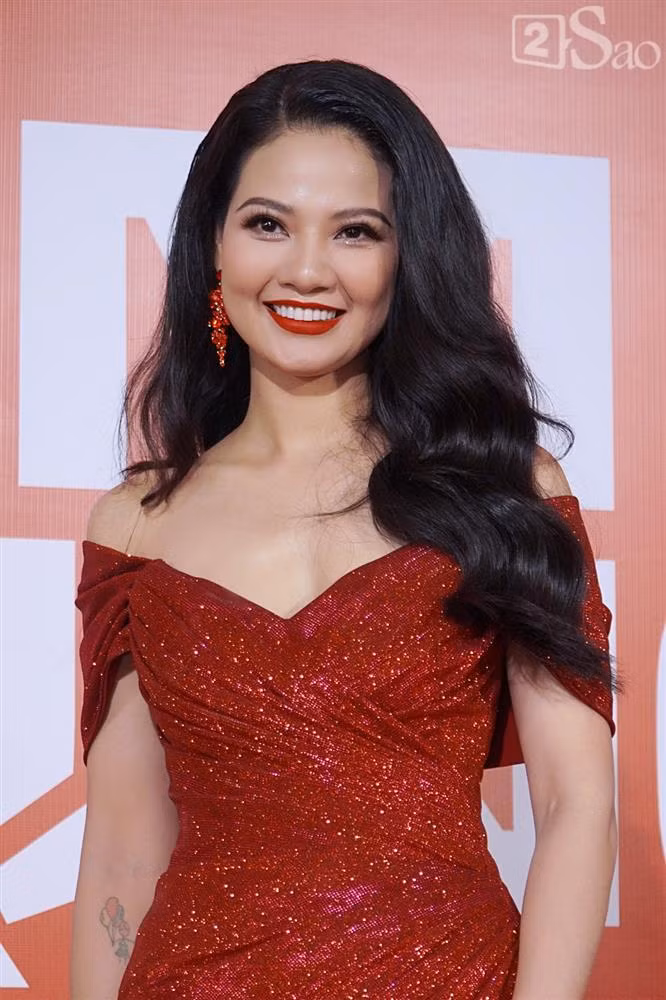 Nhan sắc mặn mà, đằm thắm đáng mơ ước của mỹ nhân sinh năm 1986.