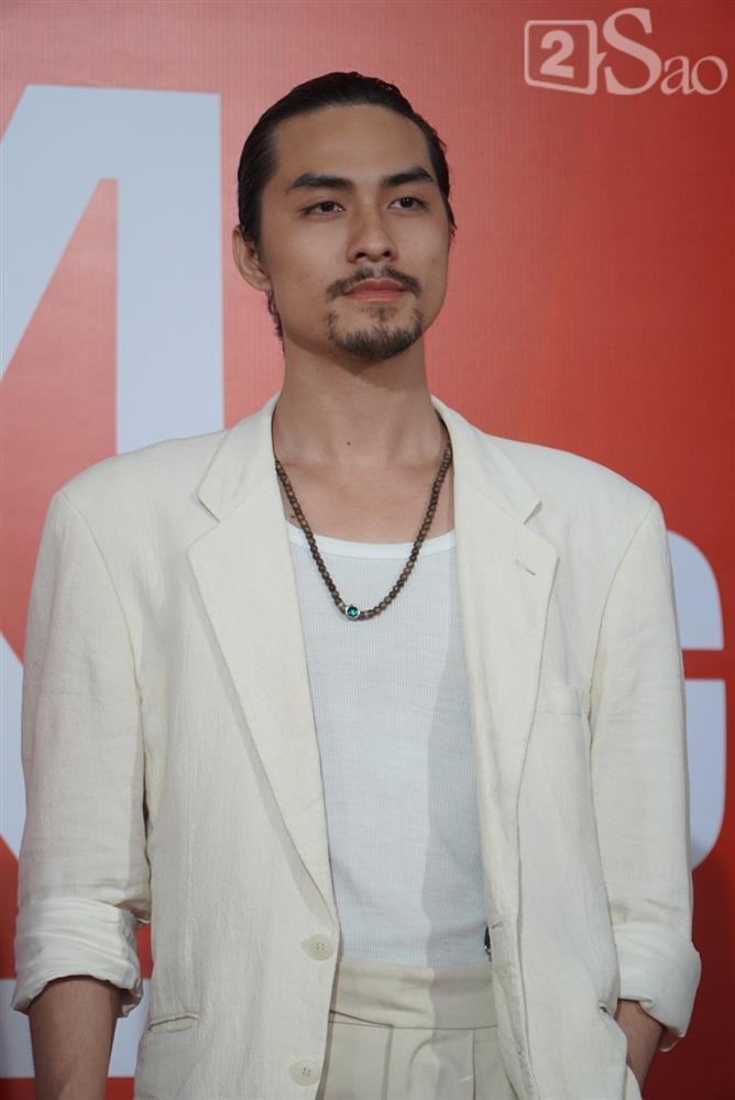 oãn Chí Kiên trông già dặn so với tuổi 29.