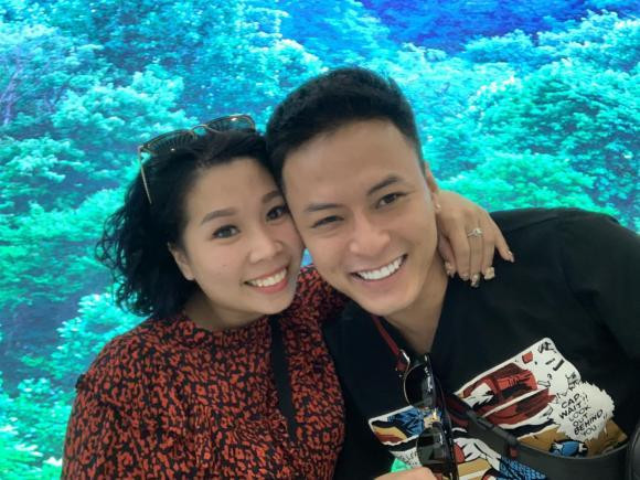 Thời còn "mũm mĩm", bà xã Hồng Đăng sở hữu gương mặt tròn trịa, thân hình có da có thịt hơn hẳn .