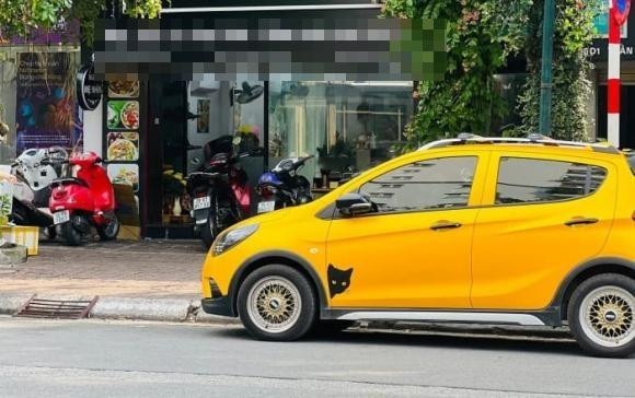 gày thường sử dụng xe máy làm phương tiện nhưng nay vợ Hồng Đăng lại lái hẳn xế hộp để đi làm