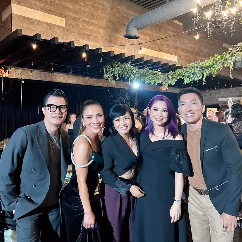 Ca sĩ Phương Thanh không giấu được sự háo hức khi có lịch diễn ở Mỹ và dự tiệc cưới của 2 người bạn thân thiết và gặp lại các đồng nghiệp đang sống ở Mỹ như Hồng Ngọc, Thanh Thảo, Quang Dũng. Chị quyết định mặc đồ thật gợi cảm với chiếc áo cách điệu hở bụng và trêu nhạc sĩ Phương Uyên đã bỏ lỡ "Chuột Chanh" (Chanh là tên thân mật của Phương Thanh - PV). Chị chia sẻ là người giật được bó hoa của cô dâu nhưng sau đó bị một người khác giật lại, và tuyên bố không chịu "kiếp chung chồng".