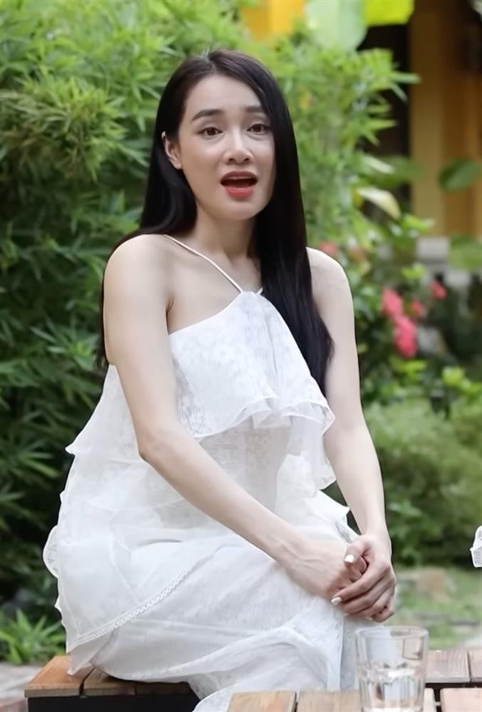 ên cạnh màn đối đáp thú vị, bà xã Trường Giang gây bất ngờ vì vẻ ngoài được nhận xét sụt giảm phong độ.