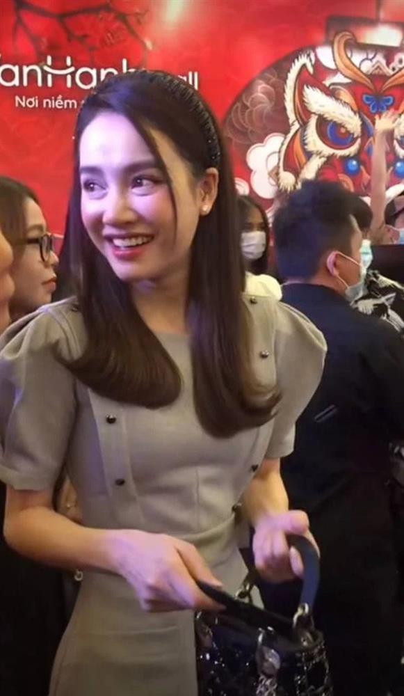 ua ảnh chụp lén, nhan sắc của Nhã Phương giảm độ rạng rỡ.