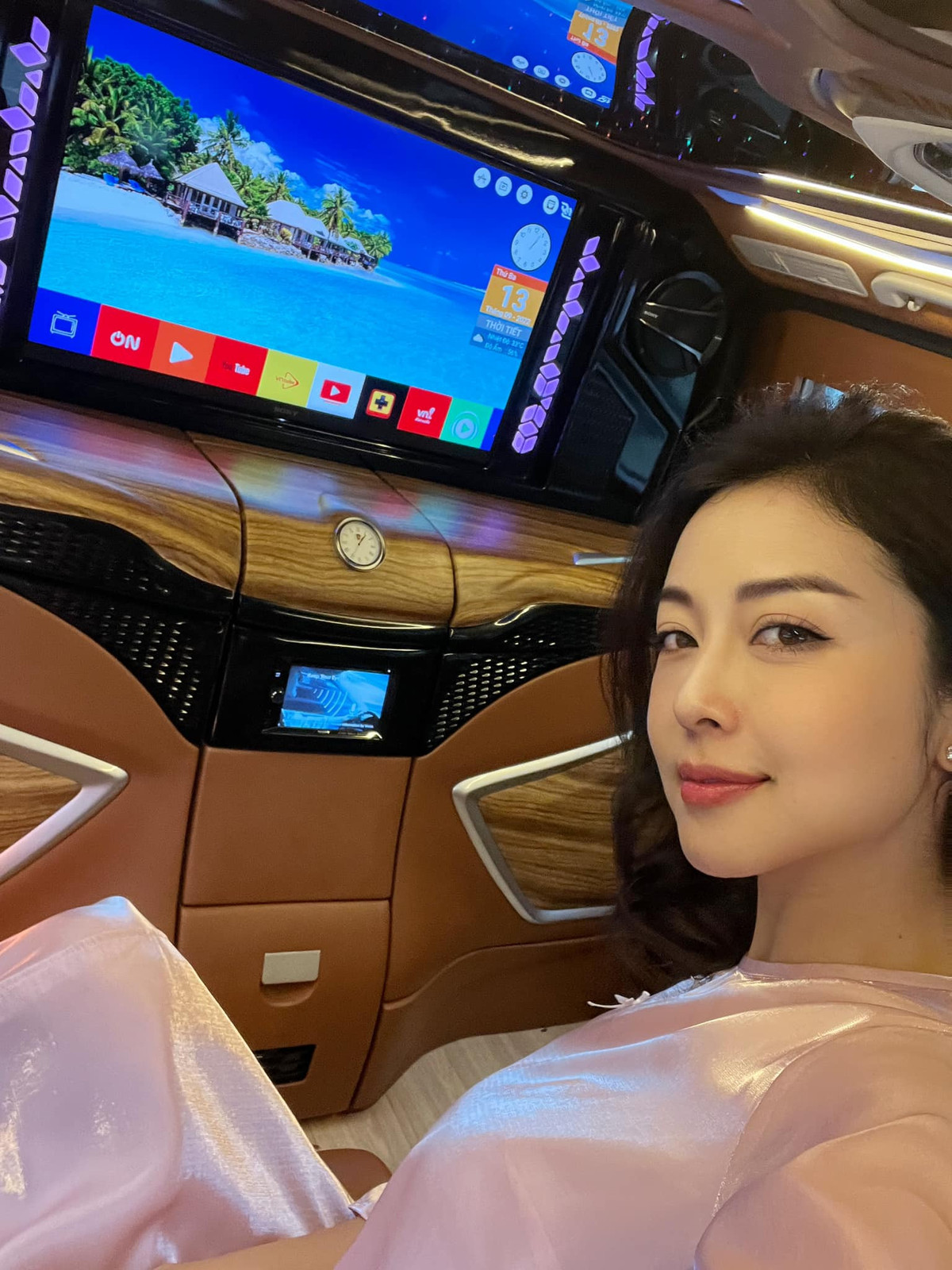 Hoa hậu Huỳnh Nguyễn Mai Phương khoe eo thon trên giường - Hình 10 Hoa hau Huynh Nguyen Mai Phuong khoe eo thon tren giuong-Hinh-10