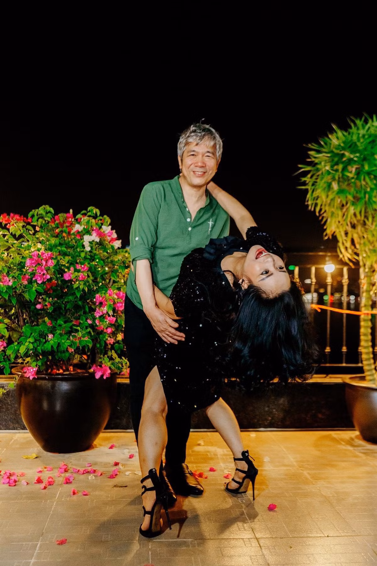 "Người hạnh phúc không phải người có những thứ tốt đẹp nhất mà là người can đảm, kiên cường, đi trên con đường họ dấn thân 1 cách ngoạn mục biến mọi thứ họ có trở nên tốt đẹp", diva Thanh Lam triết lý.