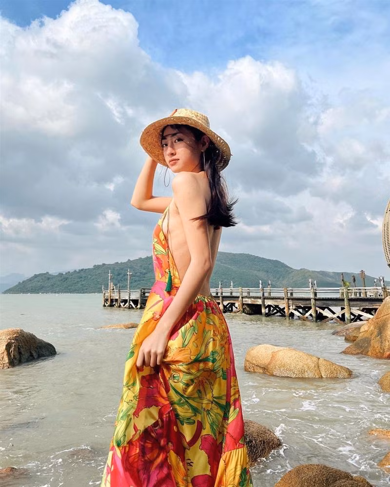 ...trơ xương sườn hay vòng 1 xập xệ.