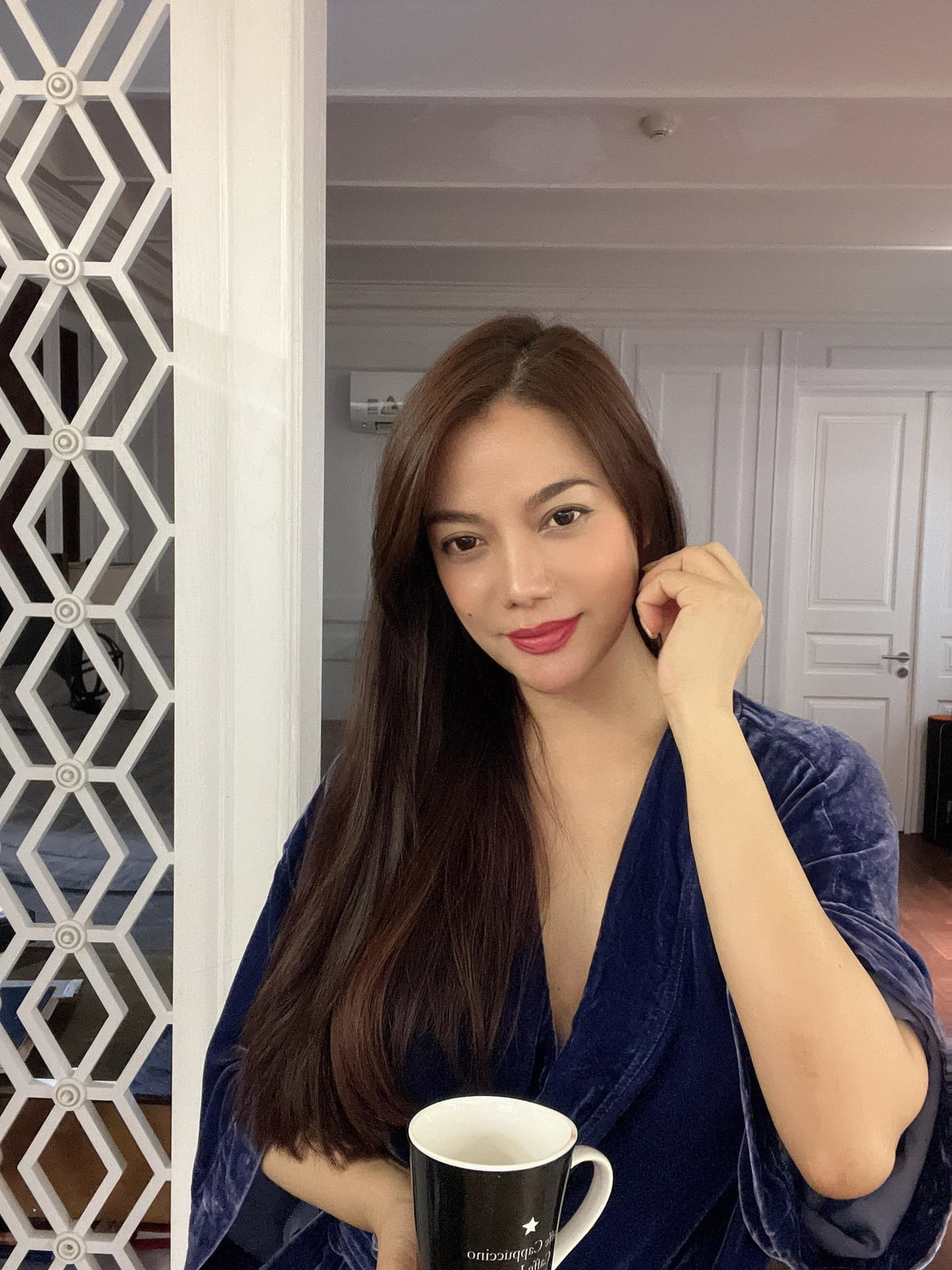 Trương Ngọc Ánh nghỉ ngơi sau những ngày làm việc chăm chỉ.