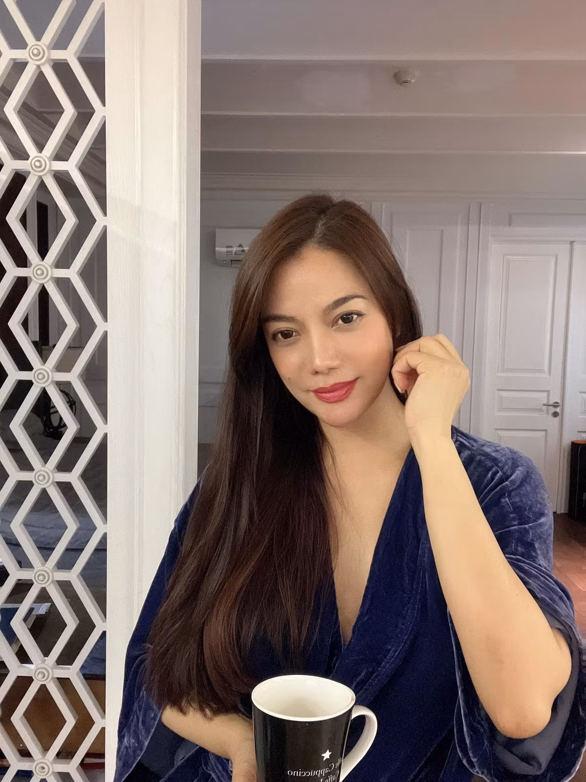 Trương Ngọc Ánh nghỉ ngơi sau những ngày làm việc chăm chỉ.