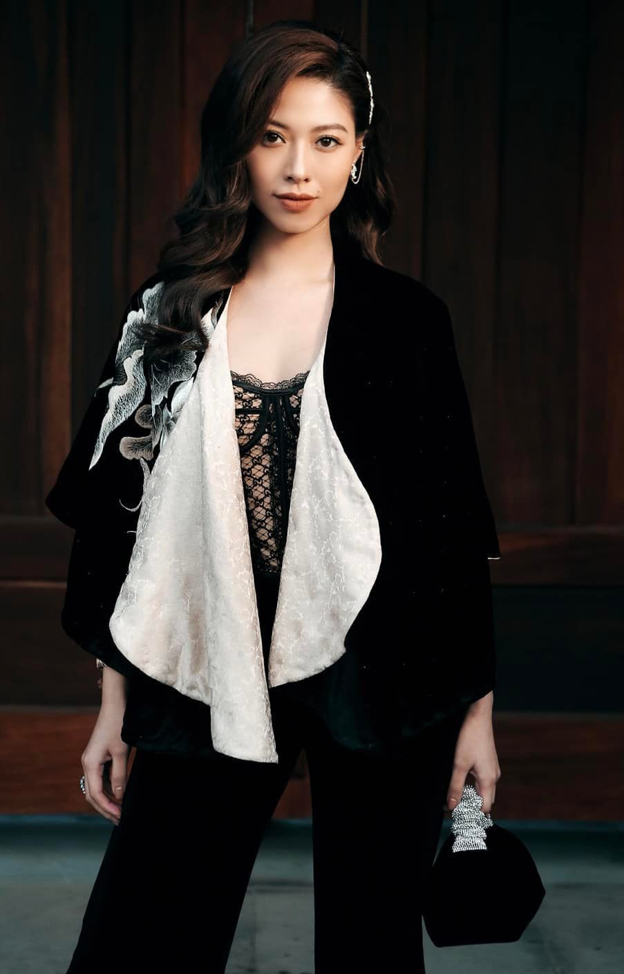 MC Ngọc Trinh đăng ảnh đẹp mừng tuổi mới.