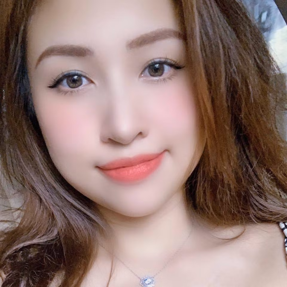 Vân Hugo 'trẻ hóa' khác lạ.