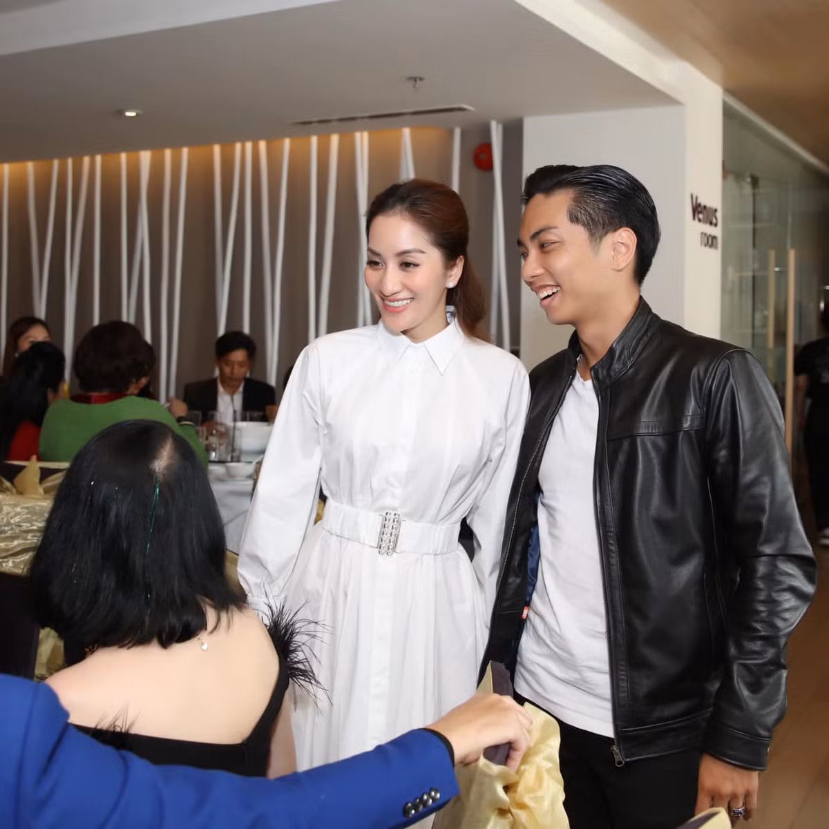 Khánh Thi và Phan Hiển sánh đôi.