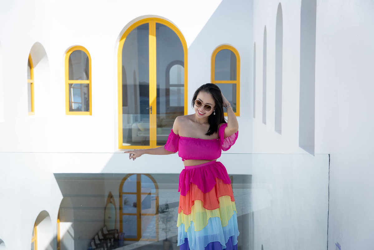 Tin sao Việt ngày 2/9: MC Vân Hugo vui vẻ tận hưởng cuộc sống muôn màu mà bản thân cô đã gây dựng nên.