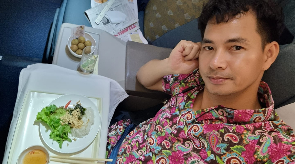 "Không hiểu sao, em làm việc cỡ nào cũng không kêu ca nhưng ăn uống mà kem kém một tý là... mặt không vui được", diễn viên hài Xuân Bắc chia sẻ.