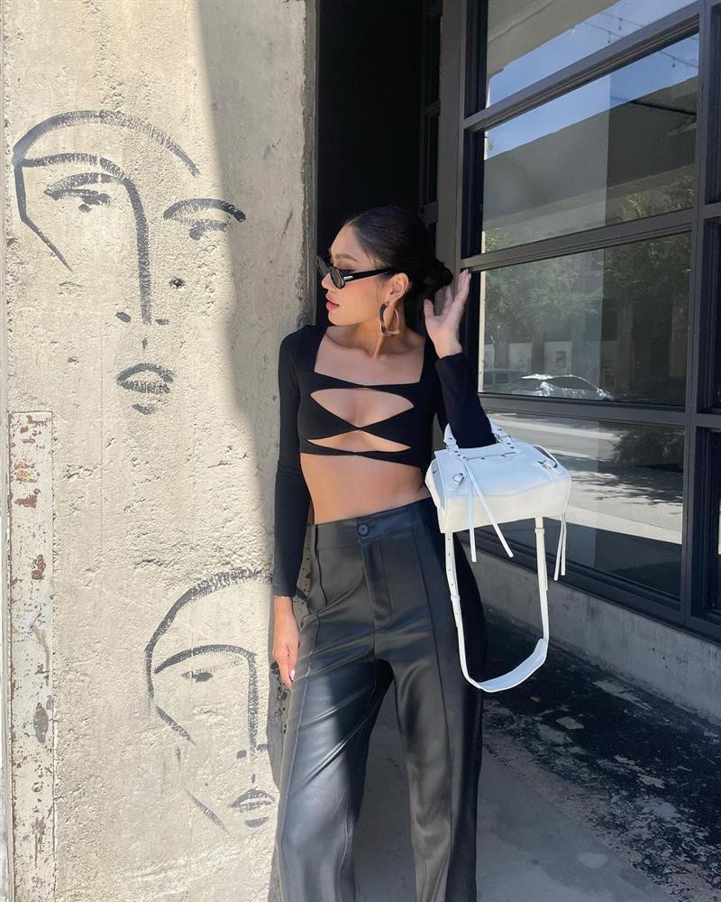 àng á hậu sexy đến nghẹt thở khi thả dáng trên đường phố Mỹ.