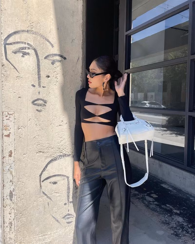 Nàng á hậu sexy đến nghẹt thở khi thả dáng trên đường phố Mỹ.