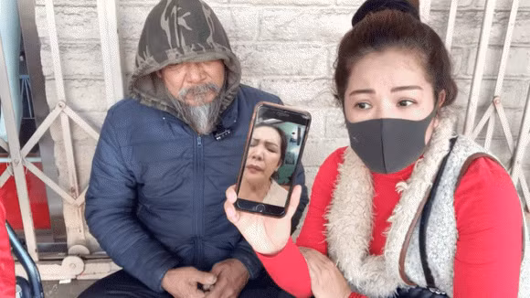 Thuy Nga bat ngo duoc Che Linh goi dien nhac vu 