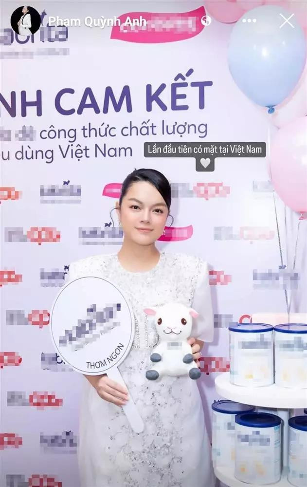 Điểm hình như trường hợp của Phạm Quỳnh Anh cũng khiến nhiều người ngạc nhiên. Mới đây, một đoạn video quay lén Phạm Quỳnh Anh xuất hiện ở 1 sự kiện được netizen truyền tay nhau.