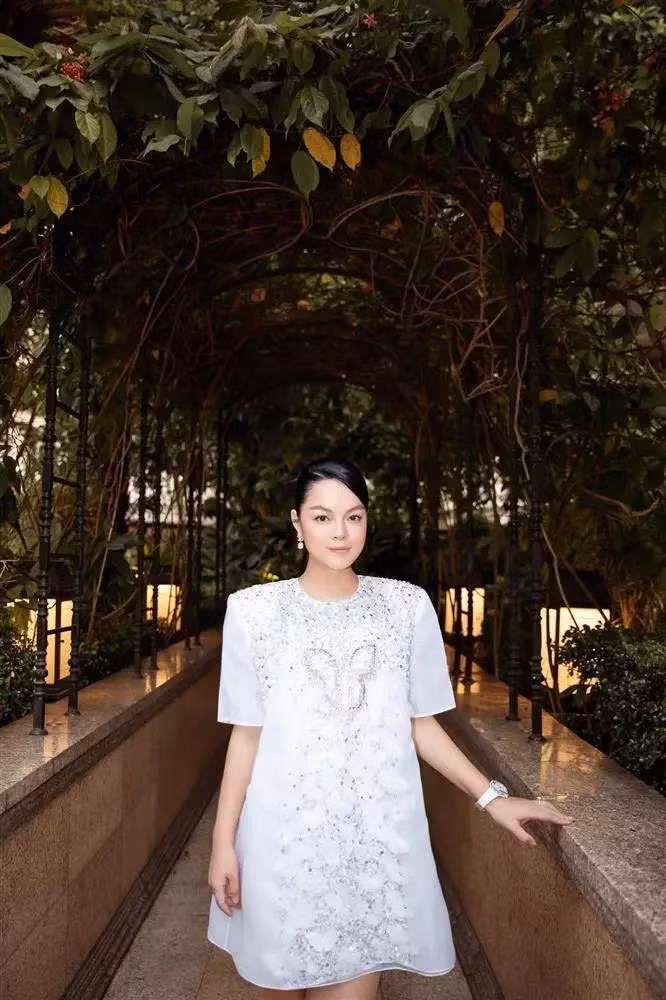 Trước đó, Phạm Quỳnh Anh từng hé lộ loạt ảnh full HD lên trang cá nhân và khiến dân tình không khỏi trầm trồ.