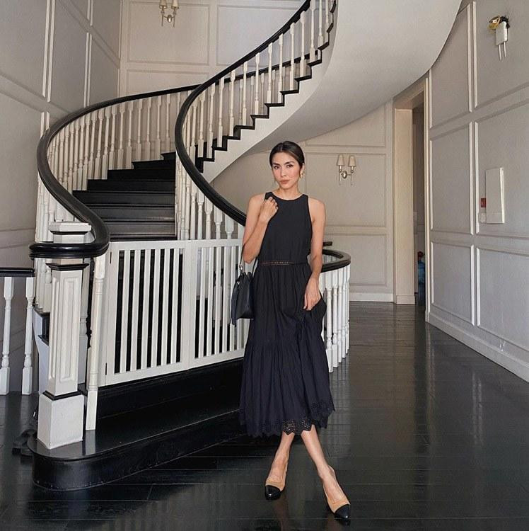 ê mẩn một góc chụp trong nhà, Hà Tăng trước và sau sinh chẳng có gì khác nhau.