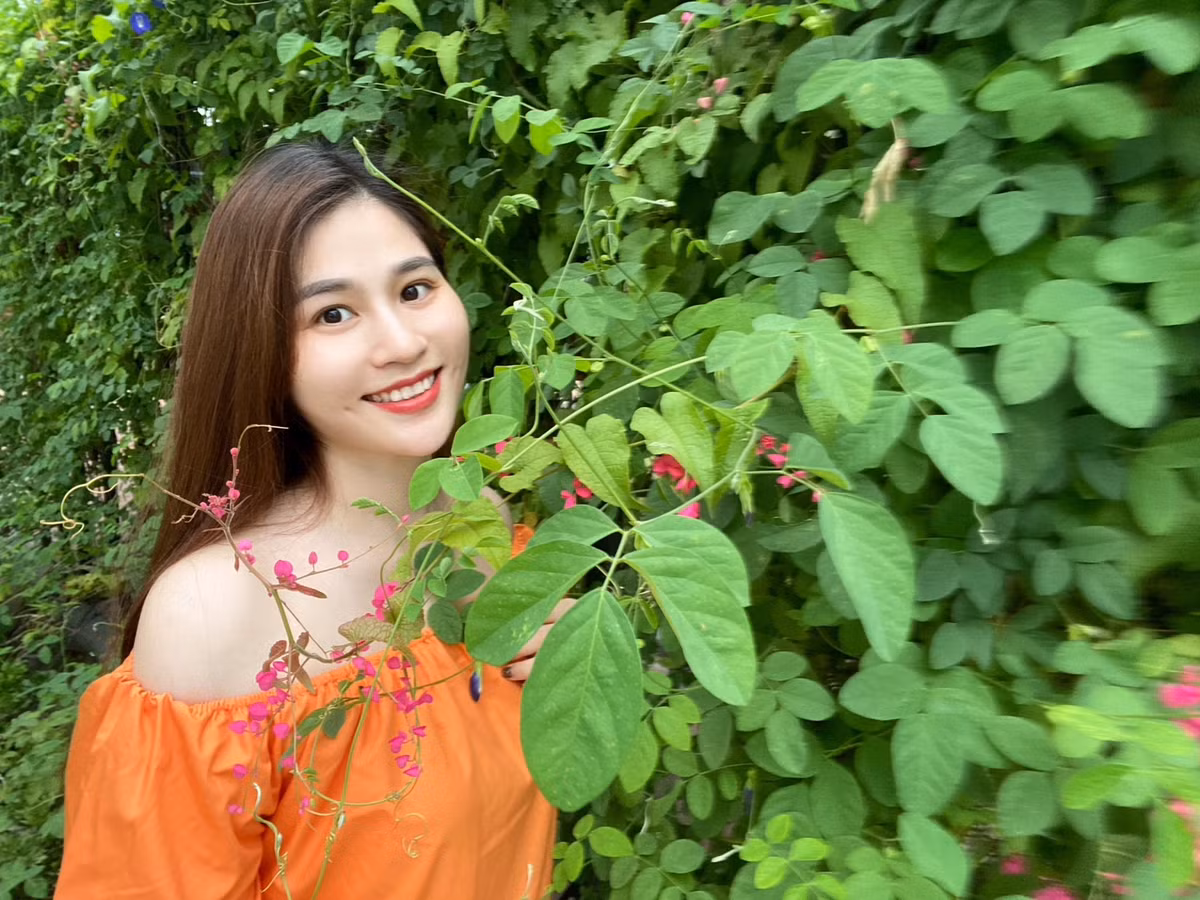 MC Minh Trang từng chia sẻ, bản thân cô luôn yêu thích và tâm đắc câu nói: "Đường tới thành công không có dấu chân của kẻ lười biếng". Đó cũng chính là lý do những năm qua, Minh Trang luôn bền bỉ, chăm chỉ tận tâm với nghề.