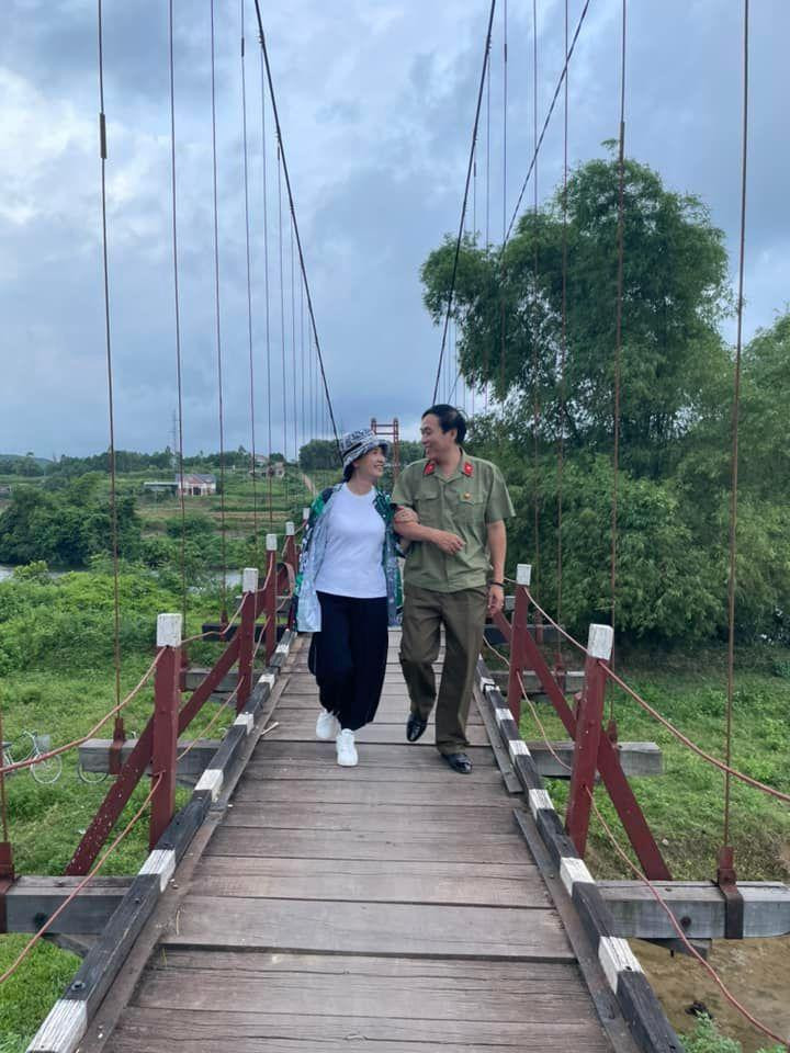 Vợ chồng NSND Lan Hương trở lại miền đông bắc Tổ quốc.