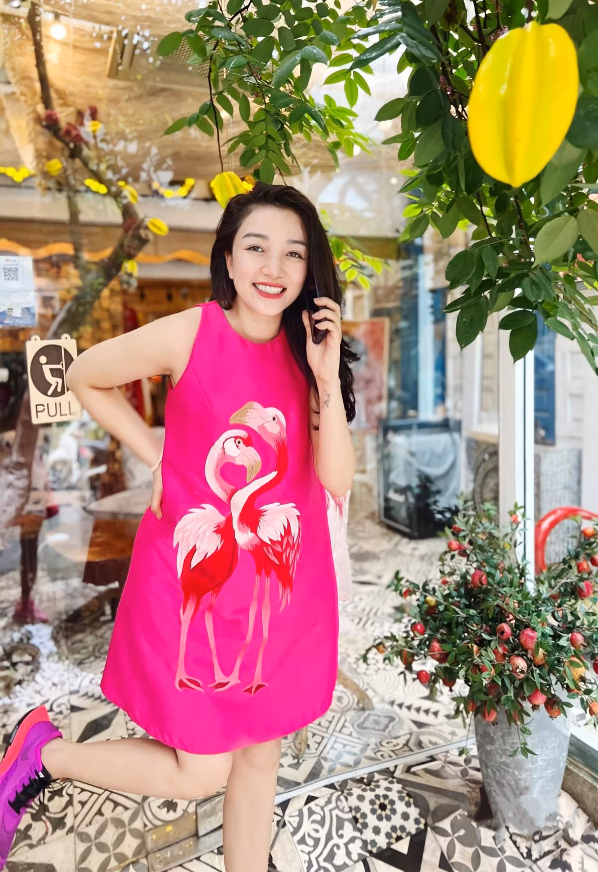 Ca sĩ Phạm Thu Hà trẻ trung ở tuổi 40.