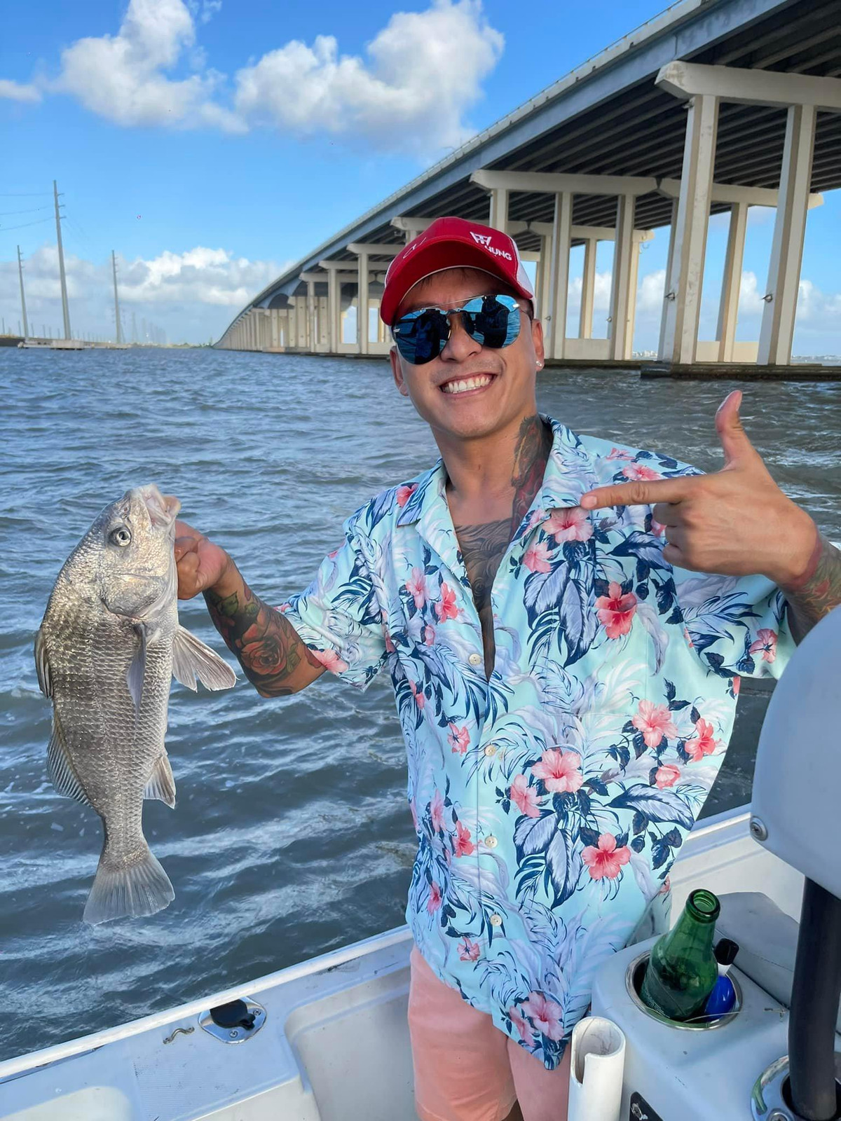 Sao Việt Tuấn Hưng có trải nghiệm mới: "Lần đầu tiên ra biển câu cá luôn. Nói gì thì nói. Cảm xúc rất chi là thích luôn".