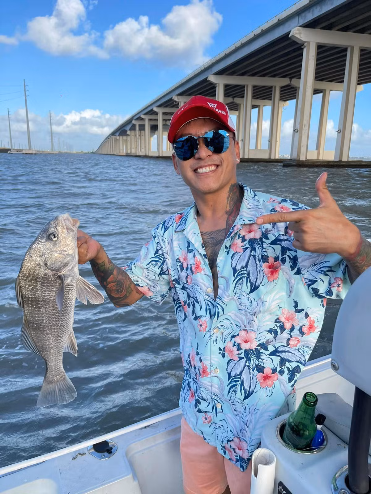 Sao Việt Tuấn Hưng có trải nghiệm mới: "Lần đầu tiên ra biển câu cá luôn. Nói gì thì nói. Cảm xúc rất chi là thích luôn".