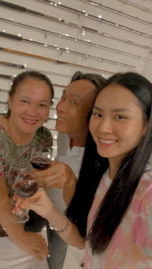 Ngay từ bé, bố mẹ đã tạo điều kiện cho Mai Phương bộc lộ những khả năng của mình bằng cách tiếp xúc với âm nhạc và nghệ thuật sớm. Nhờ đó, hoa hậu quê Đồng Nai có nhiều tài lẻ: ca hát, biết chơi đàn guitar, piano, nhảy và thuyết trình tiếng Anh lưu loát.