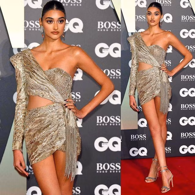 Đây không phải lần đầu tiên Neelam Gill mặc trang phục sexy hở bạo đi sự kiện.