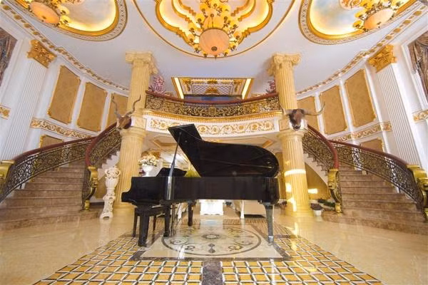 Không gian mang đậm phong cách hoàng gia châu Âu trong căn biệt thự.