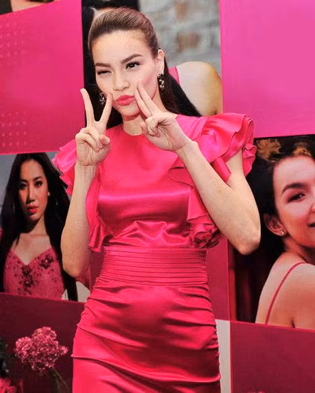 Ngay cả Hà Hồ nổi tiếng có thân hình mảnh mai nhưng khi khoác lên mình chiếc váy với chất liệu này cũng không tôn dáng như thường thấy.